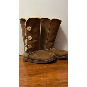 ✨SOLD✨Uggs x Bailey Button Triplet II Boot